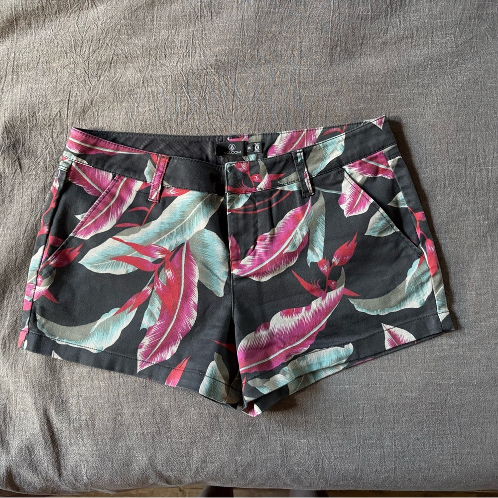 Volcom Womens Frochickie 2.5 Inch Shorts - size 26